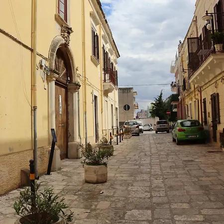 Laviano House