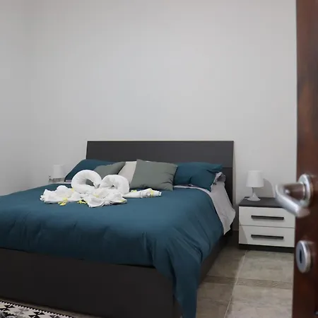 Laviano House *